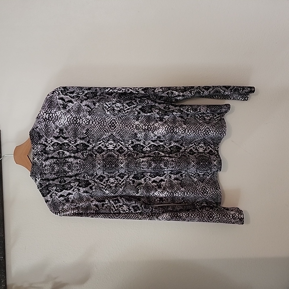 Women's Tahari long sleeve blouse - size XL - Picture 5 of 6